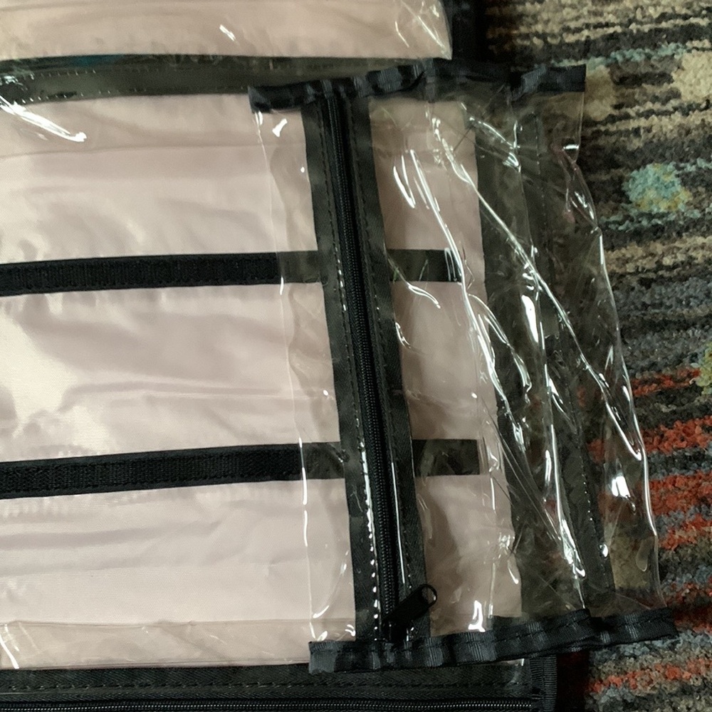 Mary Kay travel bag with removable storage bags - Picture 4 of 7